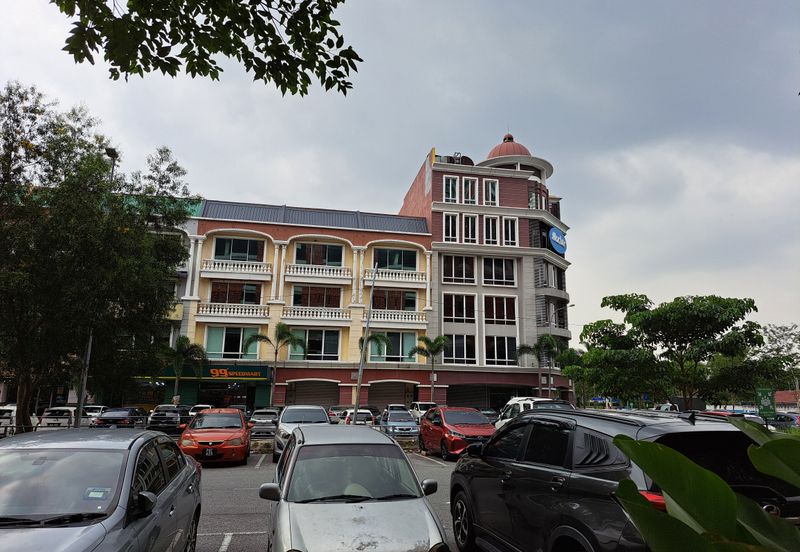 Gravit8 @ Klang South