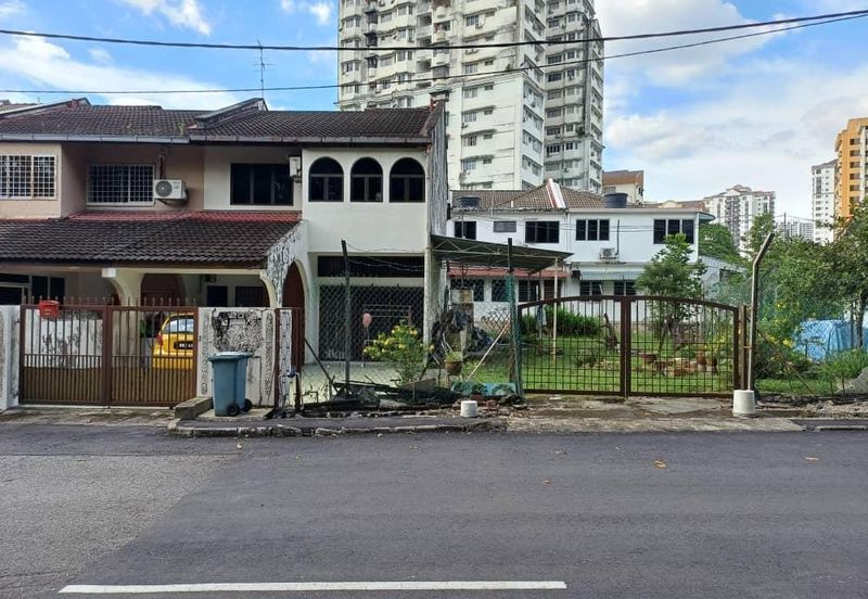 Happy Garden (Taman Gembira)