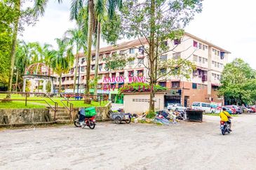 Pangsapuri Seri Mas, Taman Pinggiran Putra