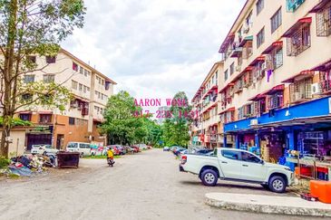 Pangsapuri Seri Mas, Taman Pinggiran Putra