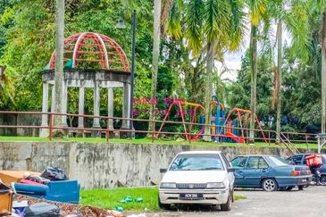 Pangsapuri Seri Mas, Taman Pinggiran Putra