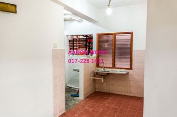 Pangsapuri Seri Mas, Taman Pinggiran Putra