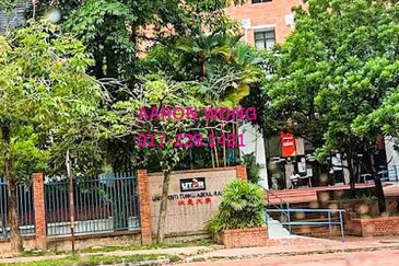 Glen Court, Bandar Sungai Long