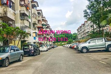 Glen Court, Bandar Sungai Long