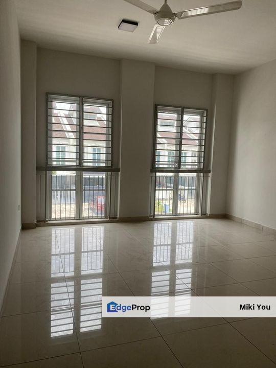 Perennia 2 storey terrace house, bandar rimbayu , move in condition , Selangor, Telok Panglima Garang