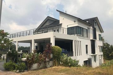 KGSAAS Golf Club, Seksyen 13