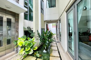 The Villa @ Serai Saujana / Villa Serai Saujana