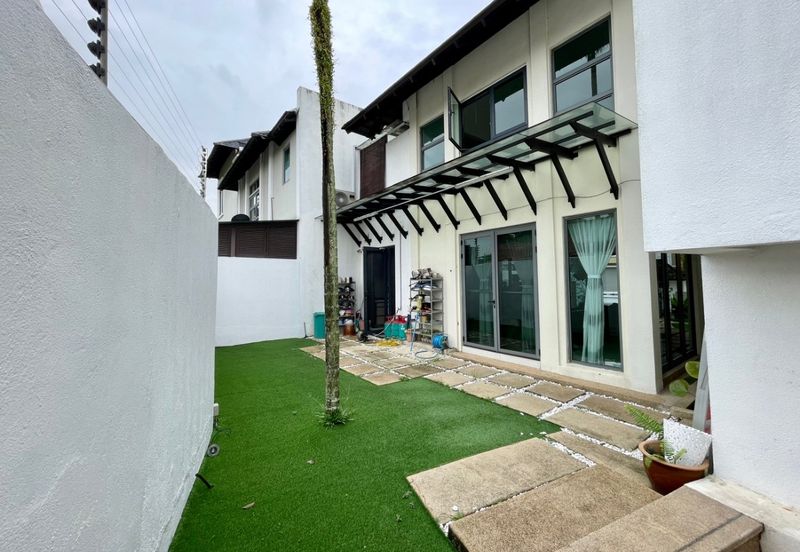 The Villa @ Serai Saujana / Villa Serai Saujana