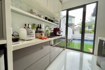 The Villa @ Serai Saujana / Villa Serai Saujana