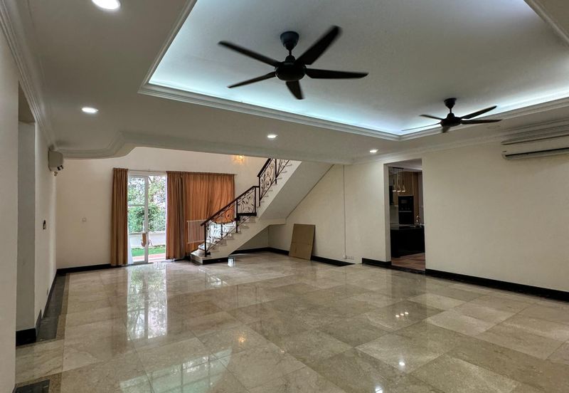 Kiara Peak (Puncak Kiara)