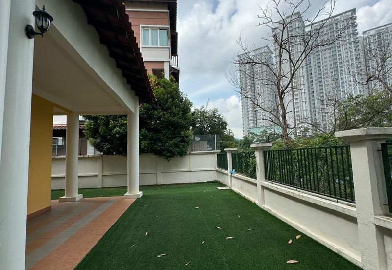 Kiara Peak (Puncak Kiara)