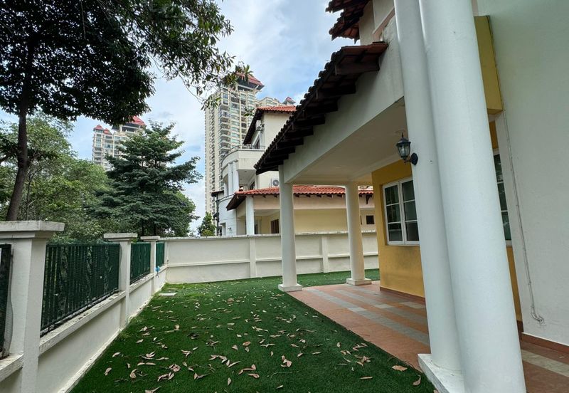 Kiara Peak (Puncak Kiara)