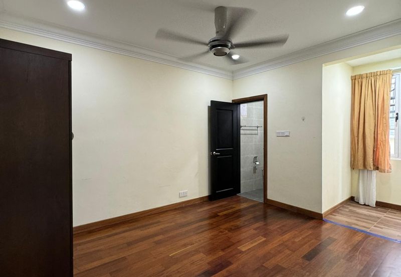 Kiara Peak (Puncak Kiara)