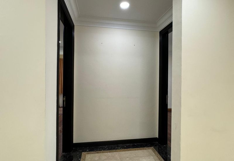 Kiara Peak (Puncak Kiara)