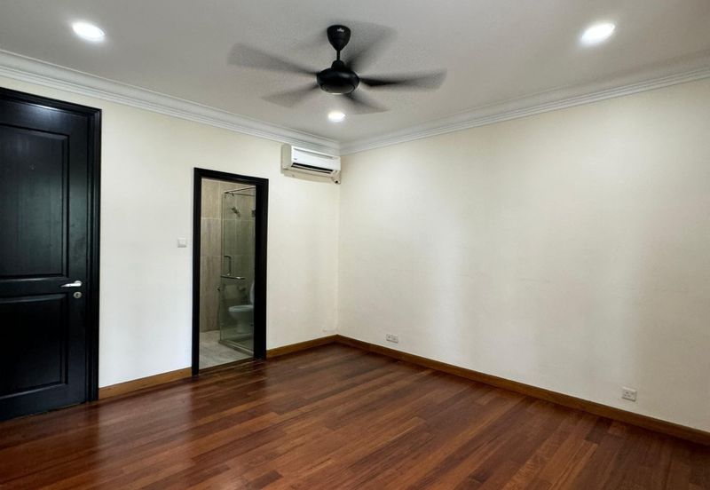 Kiara Peak (Puncak Kiara)