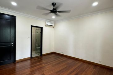 Kiara Peak (Puncak Kiara)