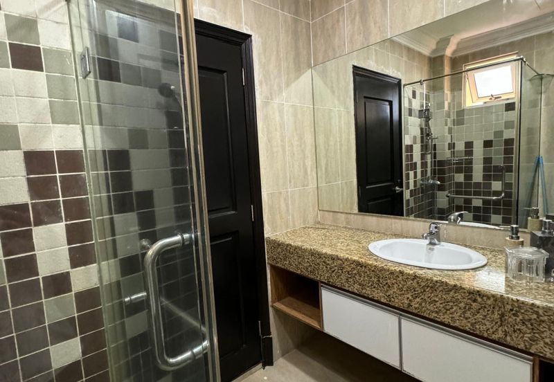 Kiara Peak (Puncak Kiara)