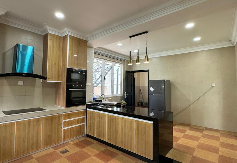 Kiara Peak (Puncak Kiara)