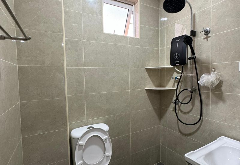 Kiara Peak (Puncak Kiara)