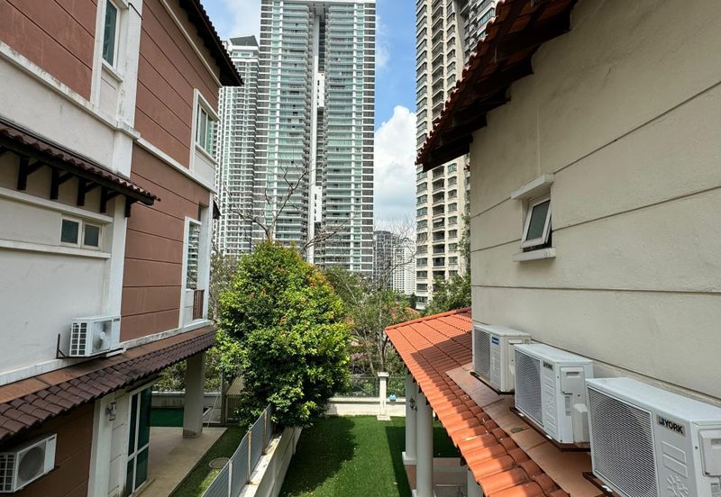 Kiara Peak (Puncak Kiara)