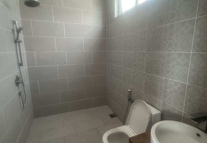 Bukit jelutong, shah alam 