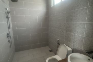 Bukit jelutong, shah alam 