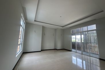 Bukit jelutong, shah alam 