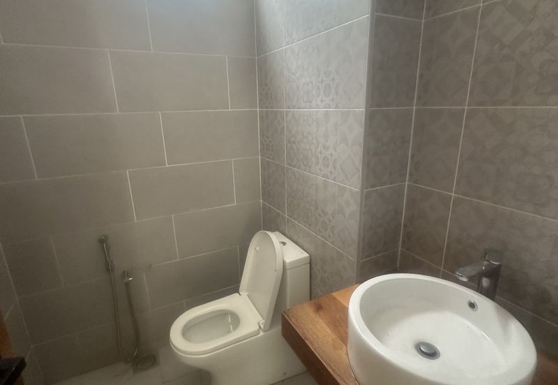 Bukit jelutong, shah alam 