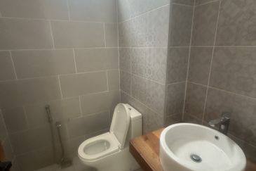 Bukit jelutong, shah alam 