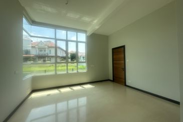 Bukit jelutong, shah alam 