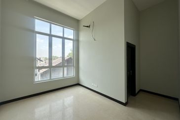 Bukit jelutong, shah alam 