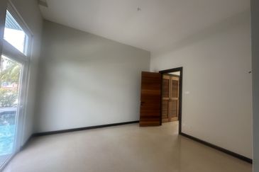 Bukit jelutong, shah alam 