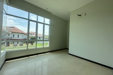 Bukit jelutong, shah alam 