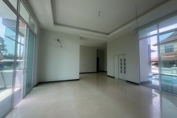 Bukit jelutong, shah alam 