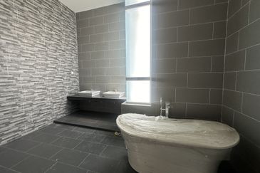 Bukit jelutong, shah alam 