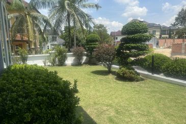 Bukit jelutong, shah alam 