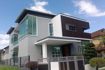 Bukit jelutong, shah alam 