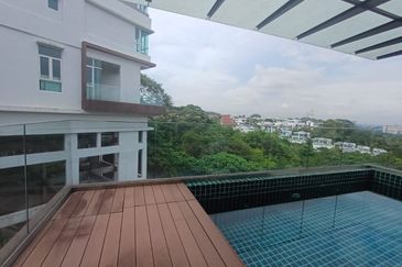 Rafflesia @ The Hill