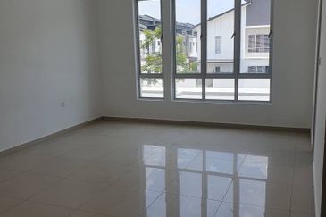 TIARA SENDAYAN (PRESINT 8)