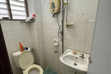 Taman Pinggiran Putra