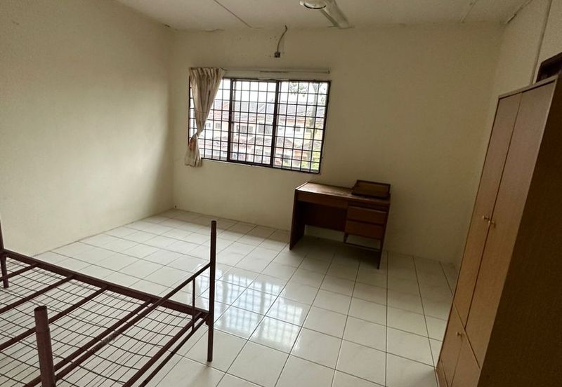 Taman Pinggiran Putra