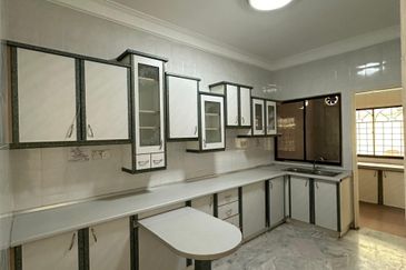 SL7, Bandar Sungai Long