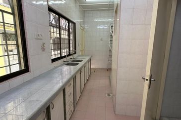 SL7, Bandar Sungai Long