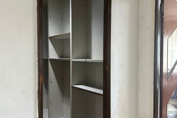 Second-Floor Shop Office@Balakong