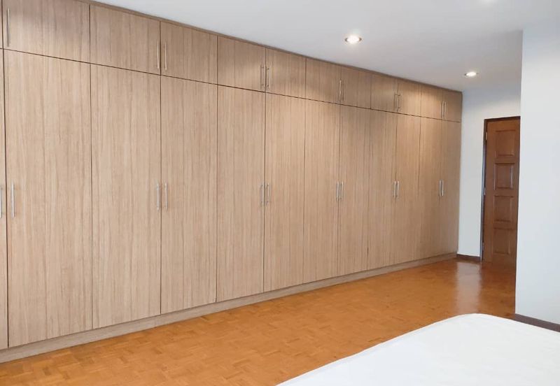 Merak Kayangan Court