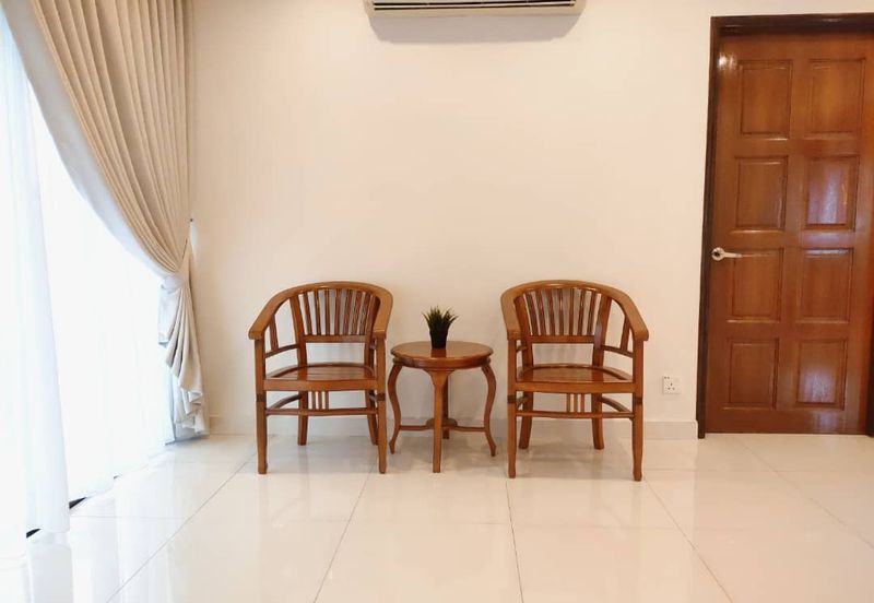 Merak Kayangan Court