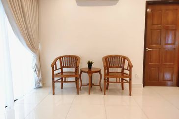 Merak Kayangan Court