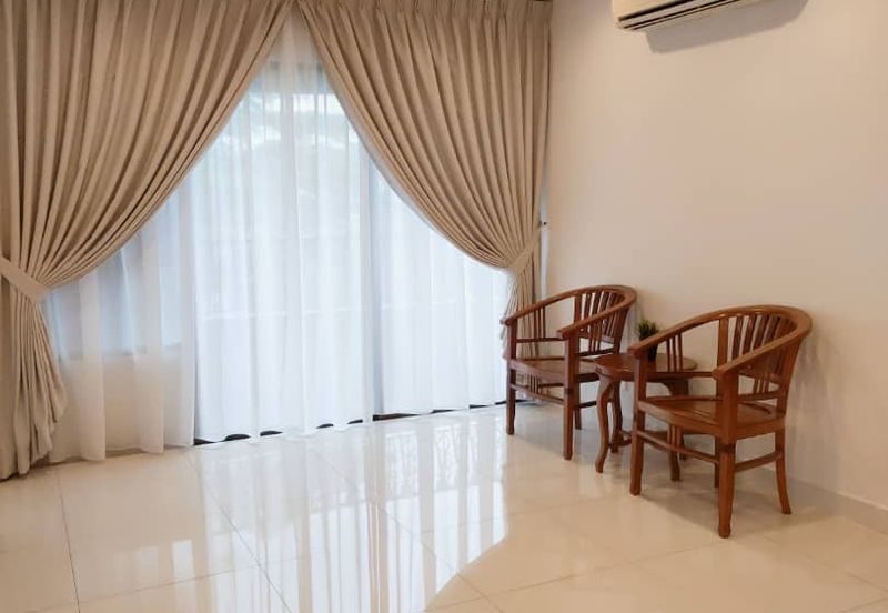 Merak Kayangan Court