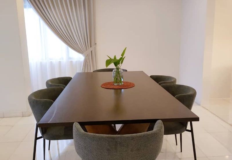 Merak Kayangan Court