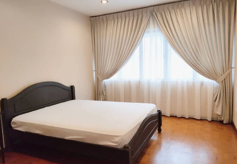 Merak Kayangan Court